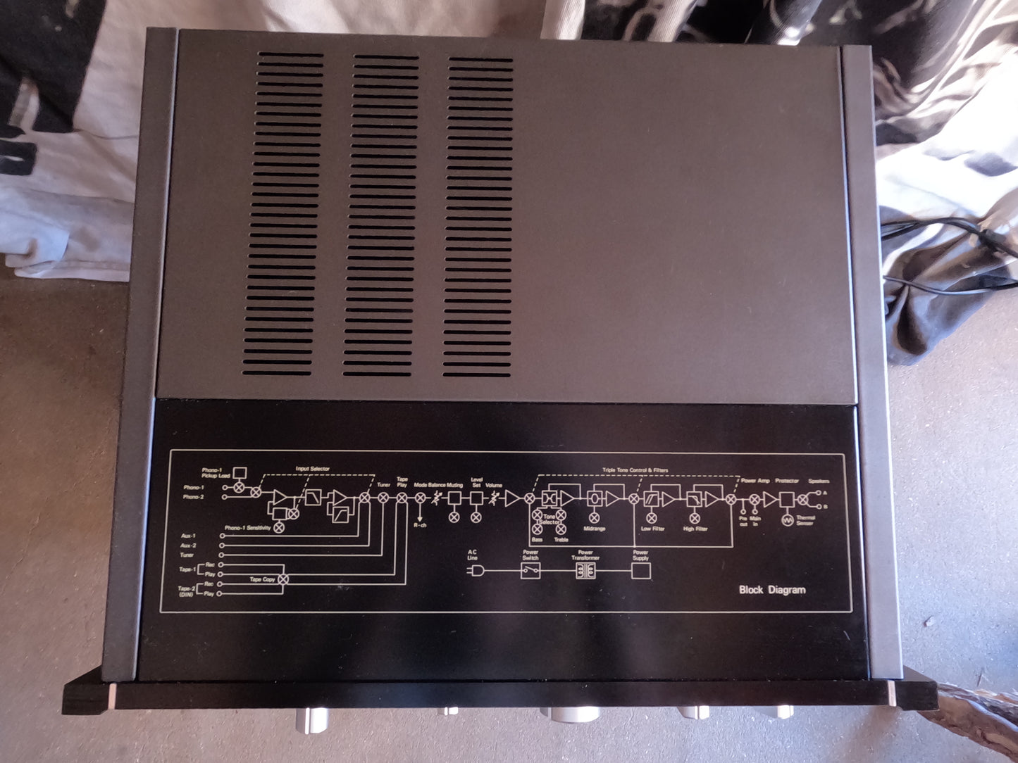 SANSUI AU-9900 Stereo Amplifier